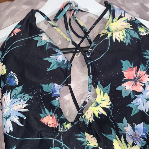 O Neil | Floral Swimsuit Size XL - Picture 2 of 8